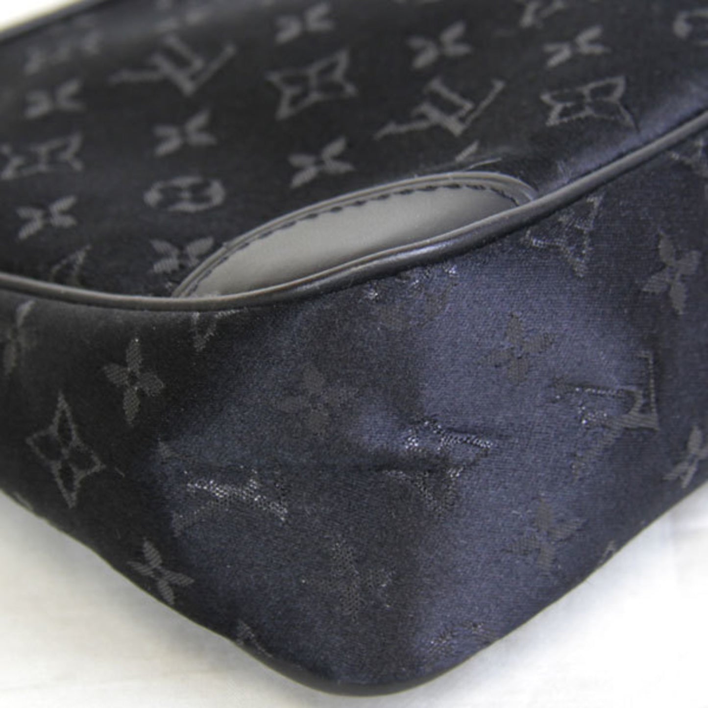 Louis Vuitton Boulogne Black Synthetic Hand Bag