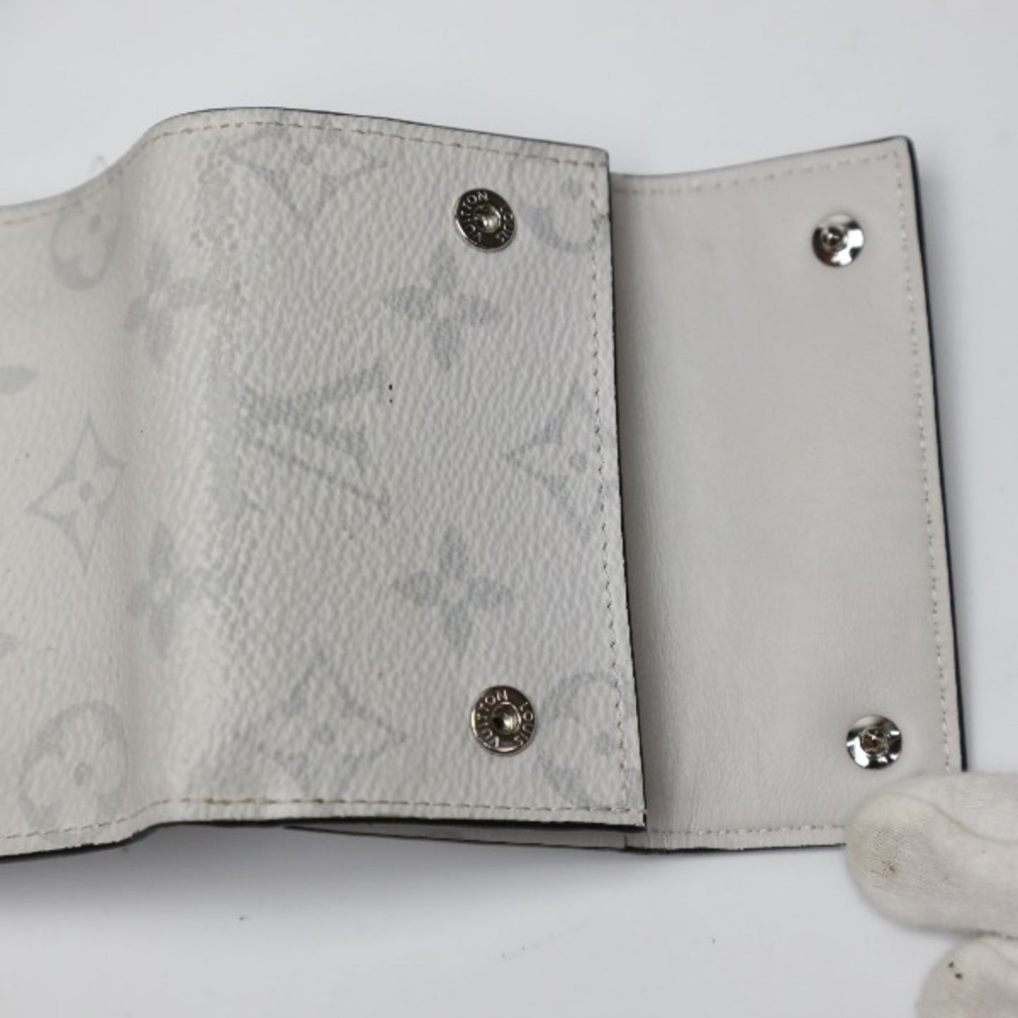 Louis Vuitton Discovery White Leather Wallet Accessories